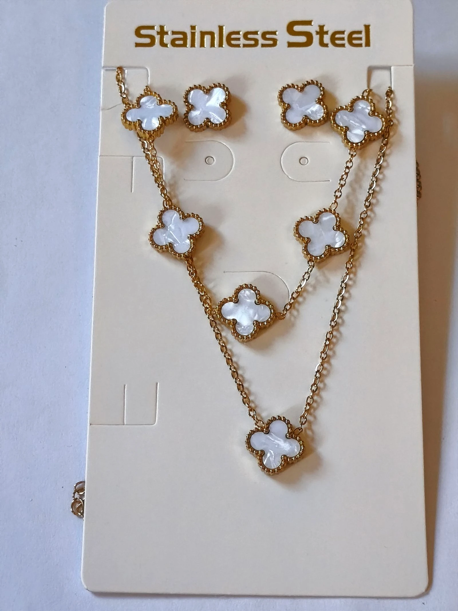 Conjunto de gargantilha pulseira e brincos de trevo com corrente dourada inalterável – photo 4